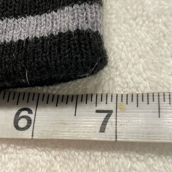 One size little kid Unisex Heathtex black and gray striped stretch beanie hat - Picture 5 of 6